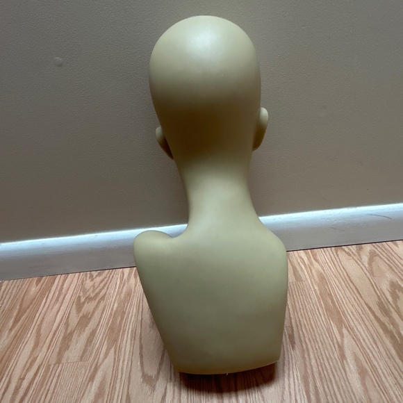 Mannequin Head - Picture 2 of 5